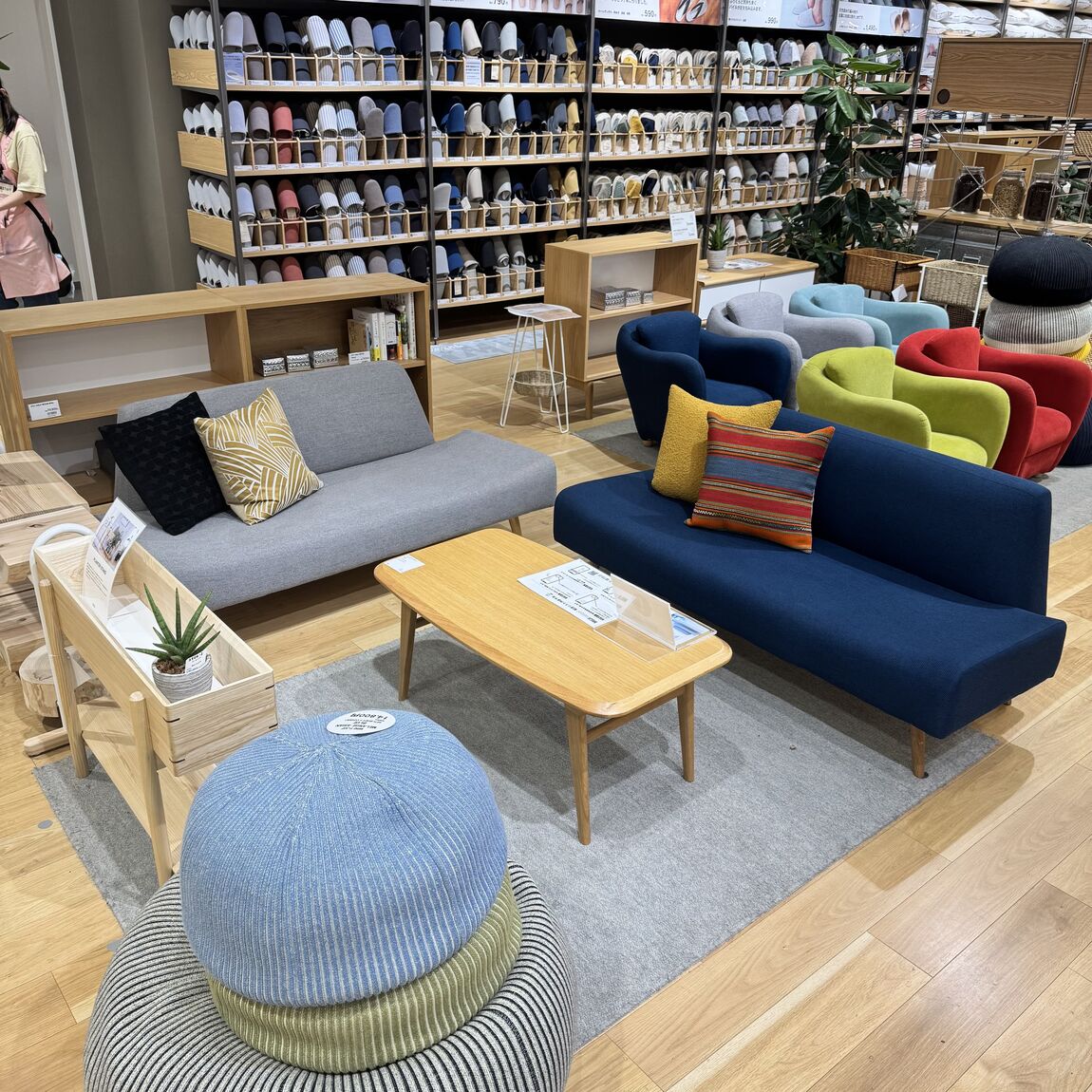 直江津】日本の居住空間にフィットするコンパクトなソファ｜IDÉE